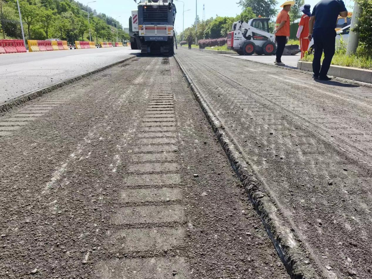 黄冈公路:g230红安县长兴至棺木塘段路面改造工程开工