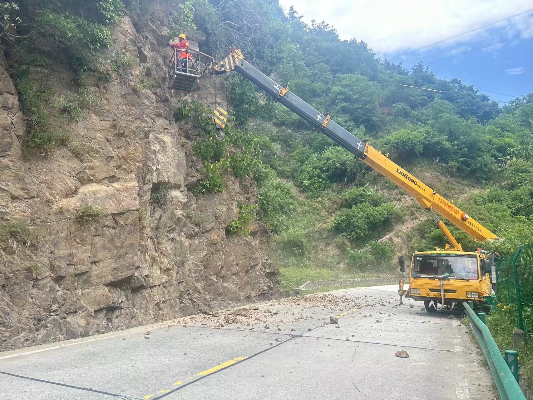 十堰公路:以迅治"汛" 全力推进高边坡应急治理工作
