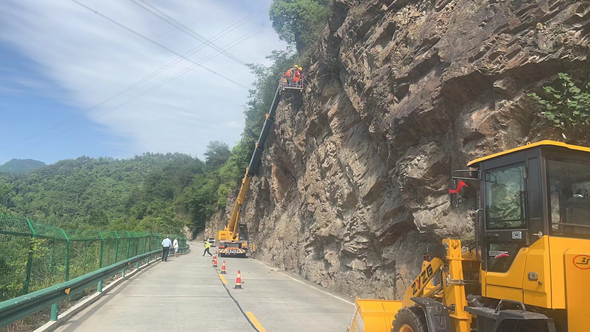 十堰公路:以迅治"汛" 全力推进高边坡应急治理工作